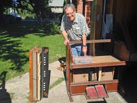 Repurposed Pump Organ, Upcycled Organ, Pump Organ Repurpose, Repurposed Organ, Piano Upcycling, Pump Organ, Hammond Organ, Upcycled Ideas, Pipe Organ