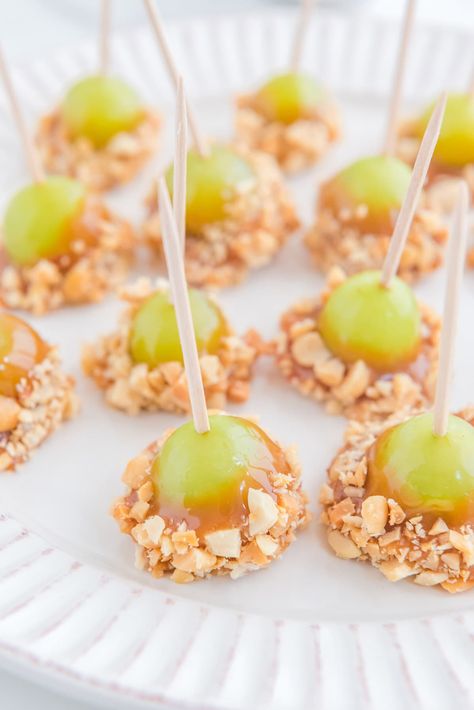 Caramel Apple Grapes hero image Carmel Apple Candy Grapes, Grapes Carmel Apple, Carmel Grape Bites, Caramel Apple Grapes, Mini Carmel Apples, Grape Ideas, Tailgating Food Ideas, Semi Healthy Snacks, Nye Party Food