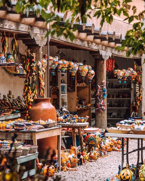 The Perfect 2 to 3 Day Santa Fe Itinerary in 2023 Santa Fe Itinerary, Santa Fe Aesthetic, Sante Fe New Mexico, Pottery Place, Outdoor Pottery, Cool City, Mother Daughter Trip, Summer Packing, Summer Hike