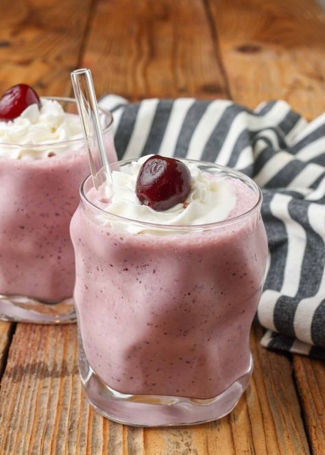 Cherry Milkshake - Chocolate with Grace Cherry Shake, Cherry Milkshake, Pumpkin Milkshake, Peach Milkshake, Blueberry Milkshake, Strawberry Banana Milkshake, Peanut Butter Milkshake, Milkshake Recipe Easy, Strawberry Shortcake Ice Cream