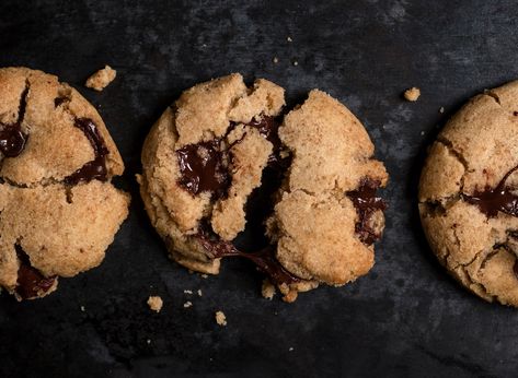 Stella Parks Brown Butter Chocolate Chip Cookies | Cook's Gazette Brown Butter Chocolate Chip, Brown Butter Chocolate Chip Cookies, Crunchy Cookies, Baking Sheets, Basic Recipes, Brown Butter, Cookie Jars, Yummy Recipes, Chocolate Cookie