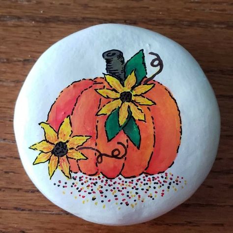 Fall Rock Art Ideas, Painted Rocks Fall Theme, Rock Painting Pumpkins, Pumpkin Rock Painting Ideas, Autumn Rock Painting, Thanksgiving Painted Rocks Ideas, Autumn Rock Painting Ideas, Fall Painted Rocks Ideas, Fall Rock Painting Ideas Easy