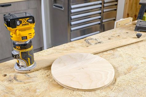 Router Circle Jig Diy, Diy Router Jig, Circle Jig, Diy Router, Router Jig, Wood Circles, A Perfect Circle, Router Bits, Wood Gifts