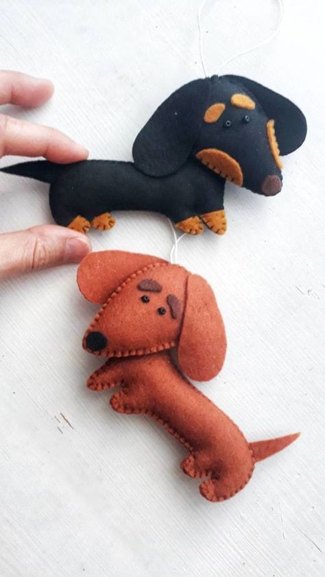 Felt Dachshund, Felt Dog Ornament, Baby Mobil, Felt Crafts Diy, Felt Dogs, Felt Patterns, Felt Decorations, Felt Christmas Ornaments, 자수 디자인