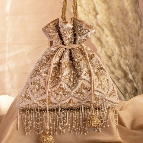 Bridal Pouch, Luxury Bridesmaid Gifts, Blouse Designs Catalogue, Wedding Handbag, Potli Bag, Bridal Handbags, Wristlet Pouch, Desi Aesthetic, Potli Bags