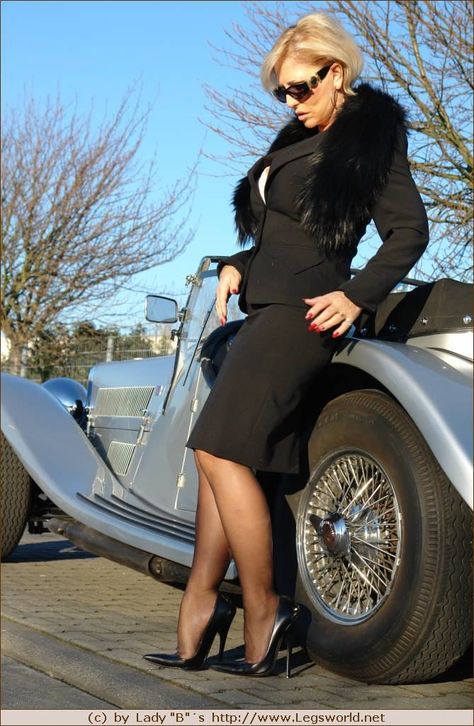 Full Bra, Lady Barbara, Women And Cars, Fancy Girls, Skirt And Heels, 2 Piece Suit, High Heels Shoes, Nylon Stockings, Fur Fashion