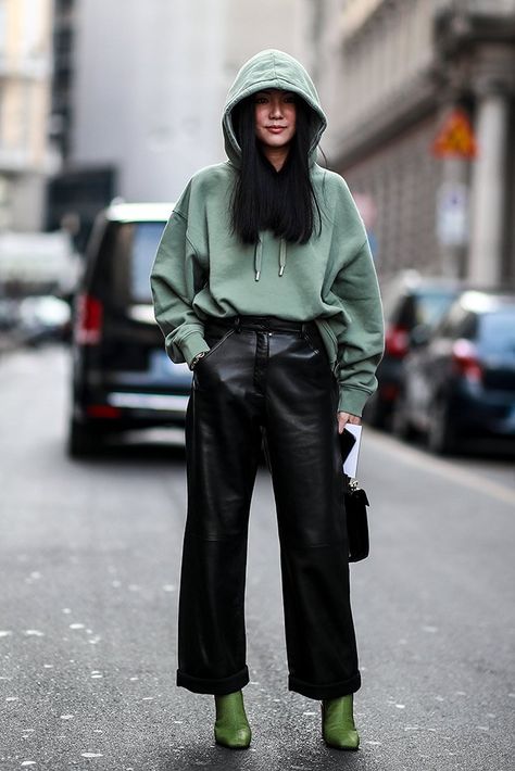 Winter Mode Outfits, Streetwear Fall, Streetwear Mode, Women Fashion Edgy, Street Style Trends, Street Look, Fashion Dresses Casual, Cool Street Fashion, Fashion Week Street Style