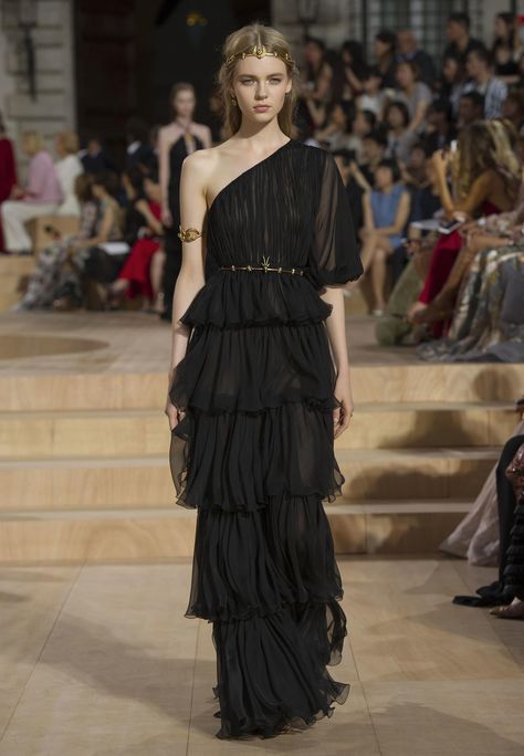 Valentino FW 2015 Valentino Haute Couture, فستان سهرة, 인물 사진, Mode Inspiration, Couture Collection, Beautiful Gowns, Couture Fashion, Runway Fashion, Christian Dior