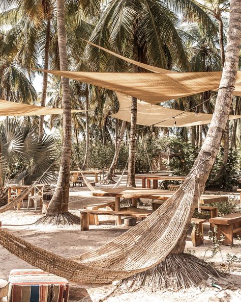 Paradise Hotel, Outdoor Restaurant Design, Beach Hammock, Tulum Hotels, Hotel Inspiration, Eco Hotel, Tulum Beach, Beach Cabana, Eco Luxury