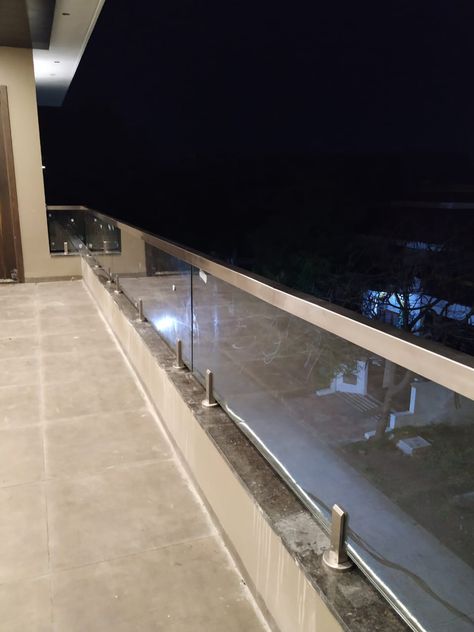 Ralling Glass Designs Balcony, Glass Railing Balcony, Balcony Glass Railing Design, Ss Railing, Glass Railing Design, Glass Balcony Railing, Steel Stairs Design, Balcony Glass Design, Glass Handrail