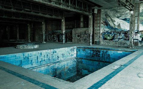 Kozubnik - Fall Swimming Pool by ixada on DeviantArt Industrial Pool, Deepest Swimming Pool, Weird Fears, Judas Iscariot, Empty Pool, Mini Pool, Scary Monsters, Camera Shots, Urban Exploration