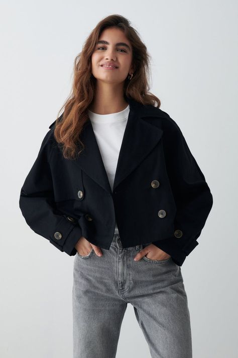 Black Short Trench Coat Outfit, Short Black Trench Coat Outfit, Short Trench Outfit, Short Black Coat Outfit, Rainy Coat, Short Trench Coat Outfit, Short Coat Outfit, Short Trenchcoat, Trench Coat Outfit Winter