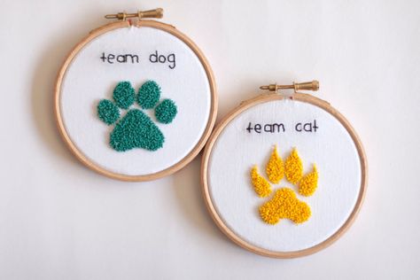 Embroidery Hoop Wall, Embroidery Hoop Wall Art, Embroidery Wall Art, Punch Needle Patterns, Hand Embroidery Videos, Pola Kristik, Embroidery Works, Pola Sulam, Punch Needle Embroidery