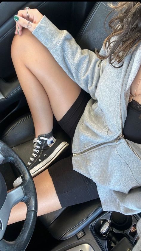 Comfy Shorts Outfit, Converse Outfit Summer, Comfy Outfits Lazy, Black Shorts Outfit, Leggings Summer, Summer Workout Outfits, Shorts And Converse, Leggings Outfit Summer, Cosy Outfit