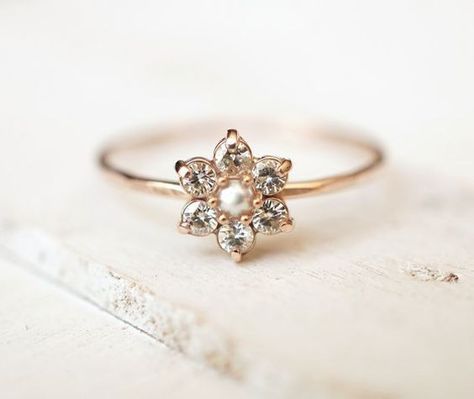 Cream Pies, Ring Cluster, Engagement Ring Rose Gold, Daisy Ring, Cute Rings, Pretty Rings, 14k Gold Ring, Moissanite Ring, Unique Items