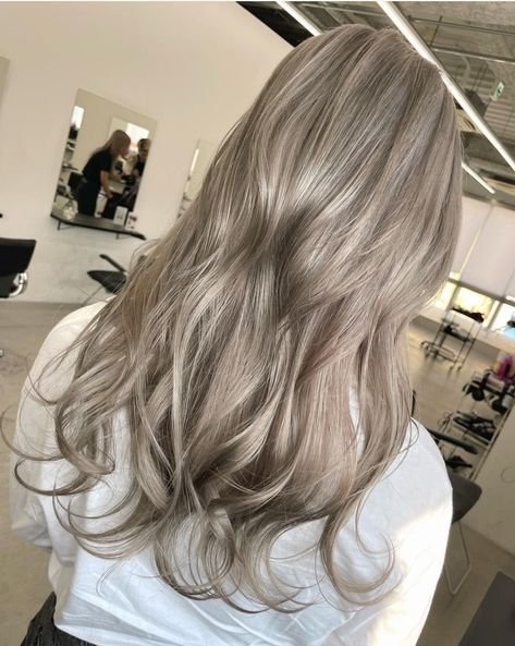 Dust Blonde Hair, Smoky Ash Blonde Hair, Brownish Blonde Hair Color, Ash Blonde With Highlights, Ashy Blonde Highlights, Blonde Asian Hair, Beige Blonde Hair Color, Beige Blonde Balayage, Ash Blond