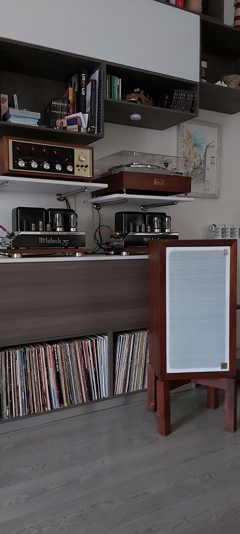 Cassette Deck Setup, Audiophile Aesthetic, Mcintosh Stereo, Speaker Setup, Turntable Setup, Audiophile Room, Hifi Room, Living Room Vinyl, Audiophile Listening Room