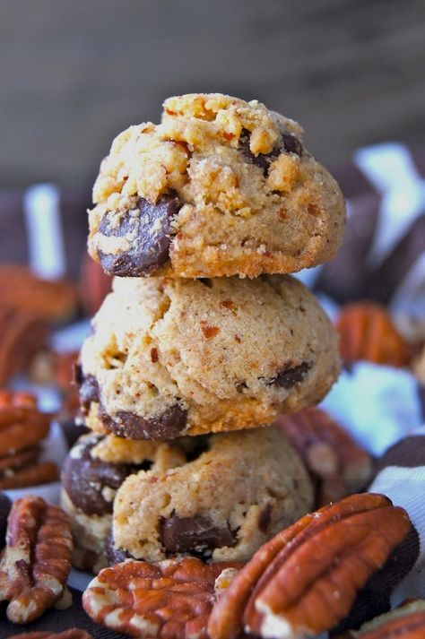 Brown Butter Praline Chocolate Chip Cookie Recipe Praline Cookies, Coconut Pecan Cookies, Praline Recipe, Praline Chocolate, Pecan Praline, Coconut Pecan, Pecan Pralines, Pecan Cookies, Pecan Recipes