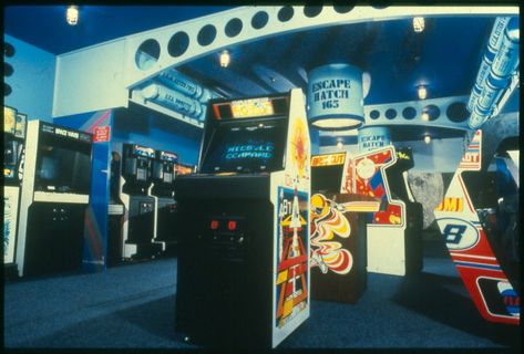 SpacePort Arcade located in the Shore Mall, Pleasantville, NJ. The #1 kids hangout back then. Arcade Video Games, Arcade Cabinet, Vintage Video Games, School Videos, Classic Video Games, Retro Arcade, Arcade Machine, Training Video, Retro Gaming