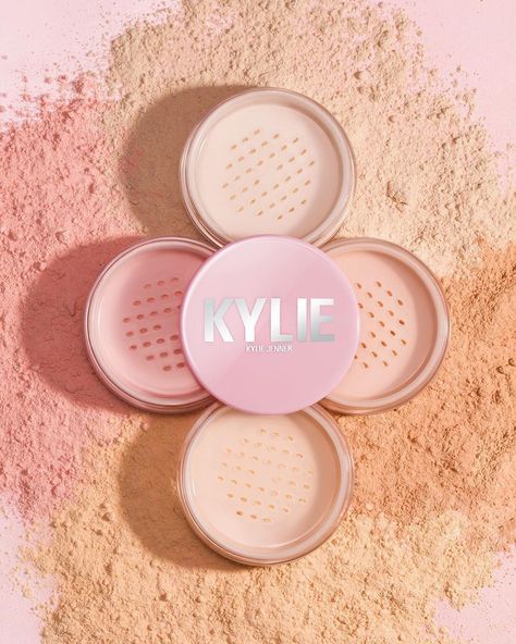 Kylie Cosmetics on Instagram: “Loose Setting Powder ✨ coming to @ultabeauty stores along with all 30 shades of Skin Concealer this Sunday, July 28th 💘” Kylie Kardashian Makeup, Setting Powders, Wedding Dress Photography, Kylie Baby, Jenner Makeup, Loose Setting Powder, Kylie Cosmetic, Talcum Powder, Photo Makeup