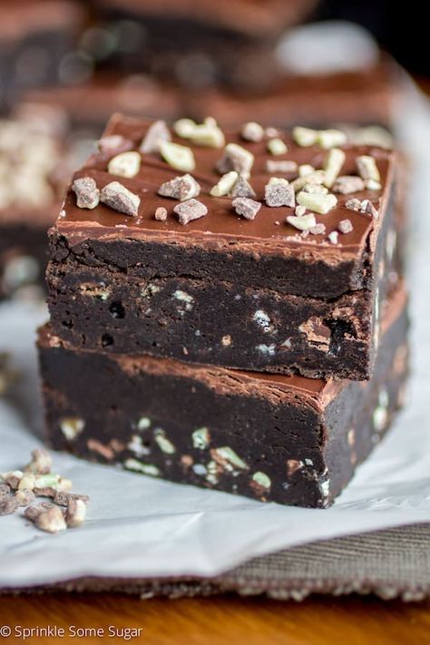 Mint Overload Truffle Brownies - Sprinkle Some Sugar Best Fudgy Brownie Recipe, Oreo Truffle Brownies, Truffle Brownies, Mint Chocolate Desserts, Mint Desserts, Oreo Stuffed Chocolate Chip Cookies, Fudgy Brownie Recipe, Mint Oreo, Dark Chocolate Truffles