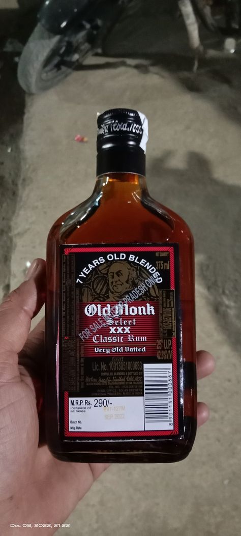 At 8Dec Rahul Merriage with Arjun Old Monk Rum Snapchat Story, Old Monk Snap, Independence Day Wishes Images, Old Monk Rum, Daaru Party Pic, 80s Party Decorations, Saraswati Photo, Old Monk, Party Pic