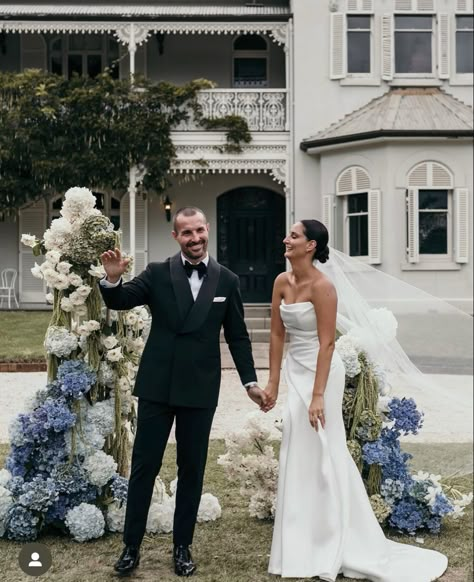 French Blue Wedding Flowers, Blue Wedding Palette, Aisle Florals, Modern Romance Wedding, French Blue Wedding, Floral Bouquets Wedding, Blue Dior, Romance Wedding, House Deco