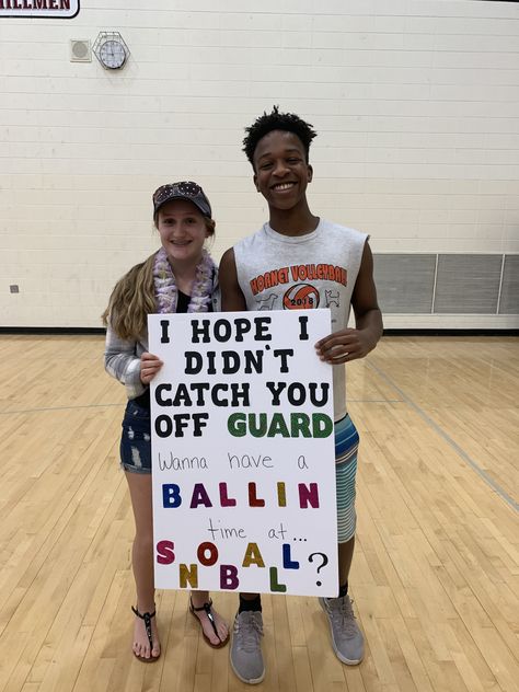 Basketball Proposal, Promposal For Him, Sadie Ideas, Promposal Ideas For Him, Girl Ask Guy, Basketball Promposal, Prom Posals, Dance Asks, Sadies Proposal