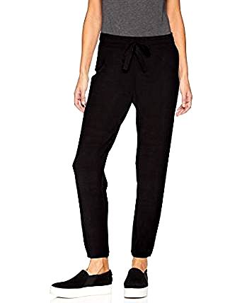 Travel Clothes for Women: Non-Traditional Travel Pants Pants For Short Women, Best Travel Pants, Travel Pants Women, Capri Outfits, Travel Outfit Plane, Outfits Lazy, Travel Clothes, Travel Clothes Women, Lounge Outfit