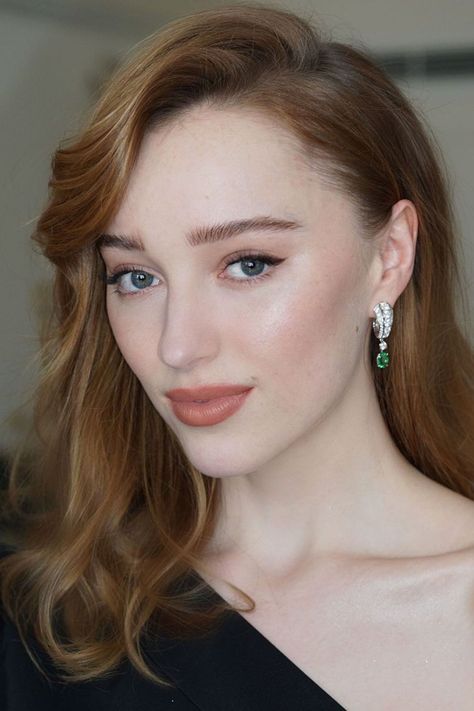 Phoebe Dynevor before the 2021 BAFTA Awards. (Photo: @naokoscintu) Fuller Lips Naturally, Skincare Favorites, Nails Jewelry, Fair Skin Makeup, Autumn Makeup, Wedding Hairstyles And Makeup, Phoebe Dynevor, Bridal Makeup Looks, Beauty Looks