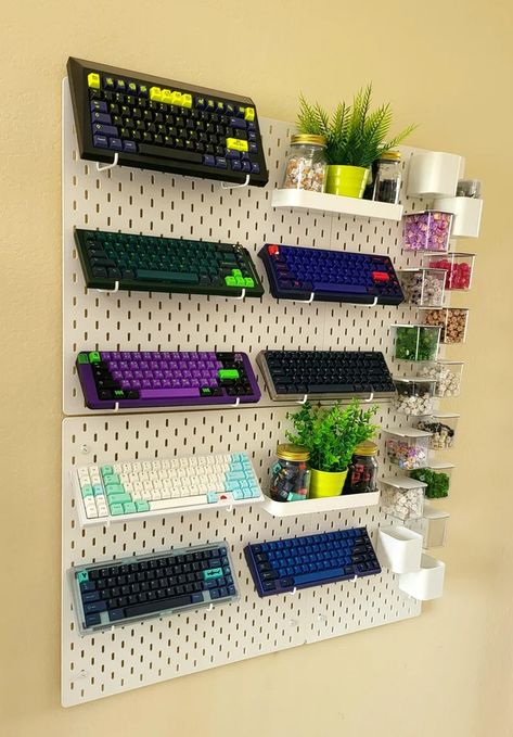 Gaming Desk Designs, Build Your Own Drone, Ikea Pegboard, Male Office Decor, Pegboard Display, Mechanical Keyboards, Gaming Room Setup, Computer Setup, Gamer Room