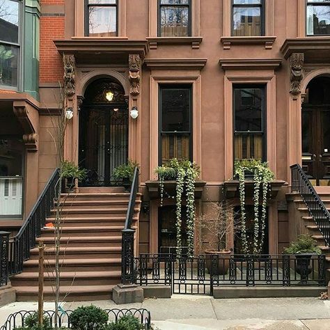 Brooklyn Brownstone. The place for No Broker Fee apartments in NYC is RDNY.com. Brownstone Apartment, Nyc Brownstone, Brownstone Homes, New York Brownstone, Brooklyn Brownstone, Bed Stuy, Brooklyn Heights, Architecture Model Making, Nyc Apartment