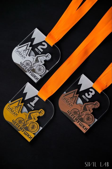 Medal Design Ideas, Event Badge Design, Event Badges, Acrylic Trophy, Artsy Background, Plaque Design, Award Ideas, Laser Cut Wood Crafts, Trophy Design