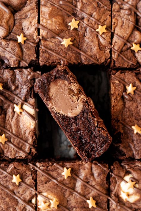 Lindt Brownies, Lindor Cake, Lindt Chocolate Cake, Lindt Cake, Lindt Recipes, Lindt Chocolate Recipes, Gourmet Brownies, Lindt Truffles, Hazelnut Chocolate