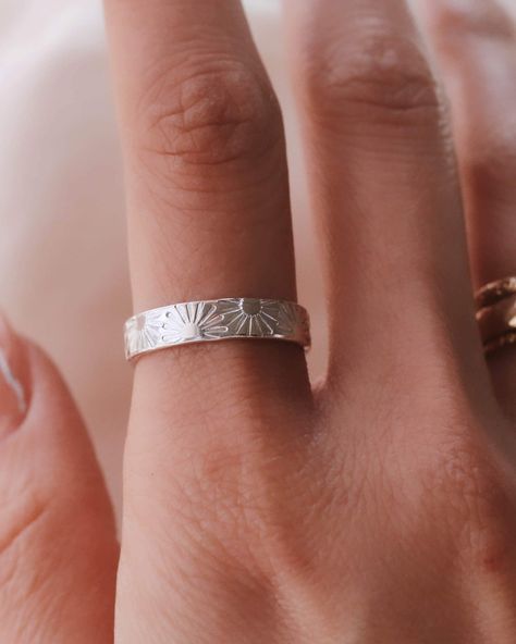 Quirky Ring, Engraved Silver Ring, Sun Ring, Fashion Rings Silver, Silver Rings Simple, Silver Ring Designs, Stamped Rings, Ring Hand, How To Make Rings