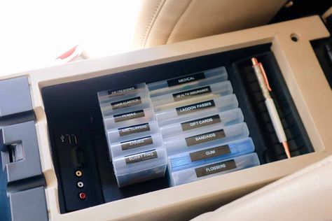 Here are some easy ways to organize the center console of your car so you can keep everything organized forever! Car Interior Organization, Car Organization Diy, Down Blanket, Waterproof Picnic Blanket, Car Console, Small Glass Bottles, Car Organization, Black Towels, Console Organization