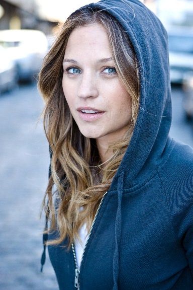 Vanessa Ray Blue Bloods, Blue Bloods Tv Show, Amy Carlson, Vanessa Ray, Gina Torres, Nurse Jackie, Shaggy Short Hair, Popular Actresses, Blue Bloods