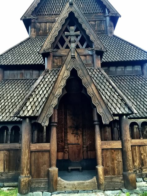 800-year old Stave Church in Gol, Norway. - Album on Imgur Viking Architecture, Stave Church, Viking Aesthetic, Nordic Architecture, Viking House, Viking Village, Rustic Home Design, Old Churches, Viking Art