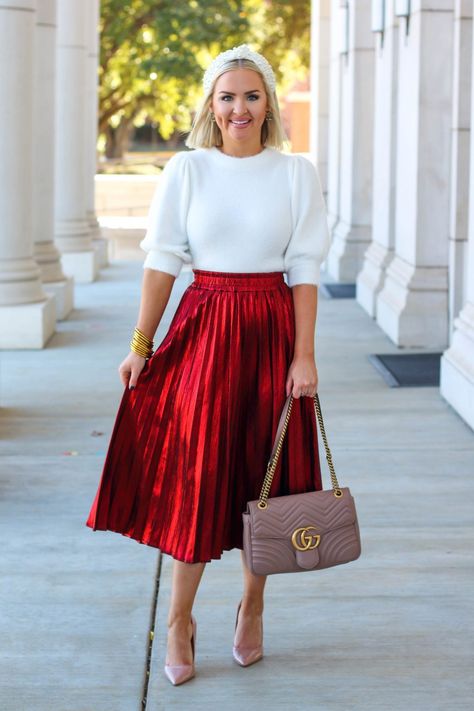 Holiday Style: Red Metallic Midi Skirt - Sassy Southern Blonde Red Metallic Skirt, Red Pleated Skirt Outfit Winter, Christmas Choir Outfits, Red Skirt Christmas Outfit, Church Christmas Outfit, Red Pleated Skirt Outfit, Red Midi Skirt Outfit, Outfit Navidad, Midi Skirt Outfits