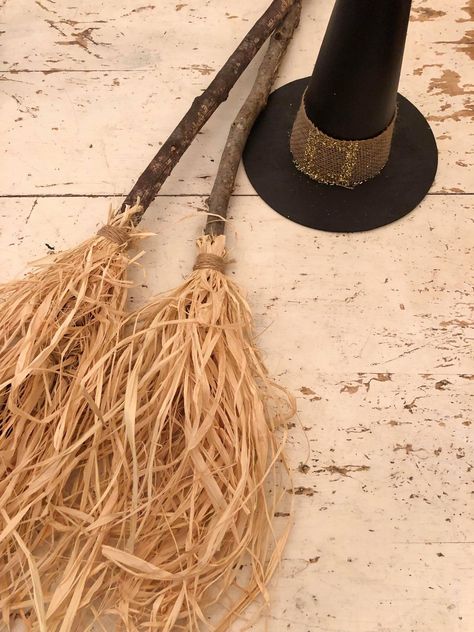 Witch Broom Diy, Diy Witch Broom, Old Witches, Witch Woman, Witches Tea, Halloween Witch Brooms, Diy Witch, Halloween Brooms, Shabby Chic Diy Crafts