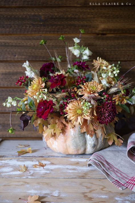 Make an easy DIY pumpkin flower arrangement as a beautiful fall centerpiece for your next tablescape, holiday entertaining, or even thanksgiving dinner. This simple autumn floral arrangement, with beautiful warm colors, is so pretty for fall decor too. Pumpkin Flower Arrangement, Tablescape Holiday, Thanksgiving Flower Arrangements, Thanksgiving Floral Arrangements, Pumpkin Bouquet, Fall Floral Centerpieces, Pumpkin Floral Arrangements, Fall Pumpkin Centerpieces, Thanksgiving Floral