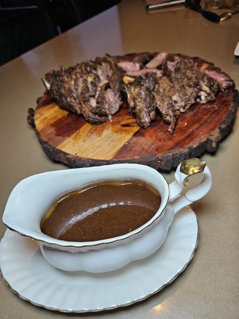 Au Jus Recipe: A Classic Beef Dipping Sauce - WatuDaily Beef Dipping Sauce, Au Jus Recipe Easy, Aju Sauce, Homemade Au Jus Recipe, Beef Au Jus Recipe, Homemade Au Jus, Jus Recipe, Beef Au Jus, Au Jus Recipe