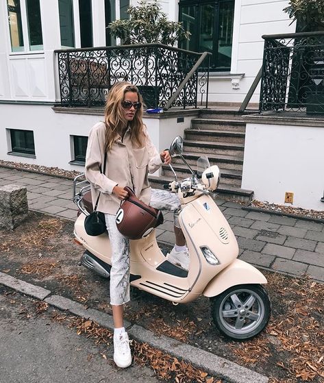 Moped Aesthetic, Vespa Moped, Ladies Scooter, Motocross Photography, Vespa S, Retro Scooter, Cute Vans, Vespa Girl, Vespa Scooter