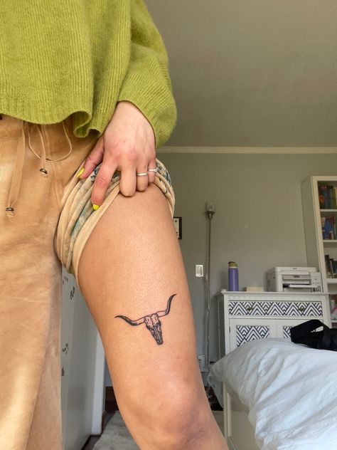 Longhorn Tattoo Above Knee, Bullhorn Tattoo Women, Longhorn Tattoo Thigh, Cow Horns Tattoo, Upper Hamstring Tattoo, Bull Tattoo Women, Longhorn Back Tattoo, Bullhorn Tattoo, Fine Line Bull Tattoo