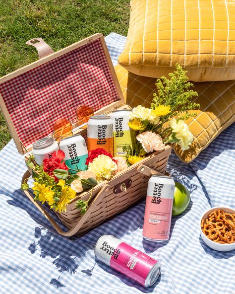 Picnic Photography Ideas, Picnic Food Photography, Cooler Photography, Summer Product Photoshoot, Picnic Design, Summer Food Photography, Summer Picnic Photography, Food Picnic Photography, Picnic Product Photography