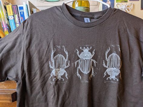 Beetle Blockprint T-shirt Entymology/bug-themed Lino Print Clothing - Etsy West Lafayette, Make A Note, Bleach Art, Making Shirts, Lino Print, Beetles, Diy Clothes, Block Print, Cotton Tee