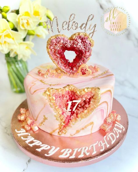 Sweet Little Bakes on Instagram: “Rose Quartz Geode Cake💗 “Pink crystal energy has a tendency to feel like a warm, gentle, loving hug for your heart...the perfect choice…” Geode Cake, Crystal Cake, Heart Cakes, Quartz Geode, Love Hug, Pretty Birthday Cakes, Hug You, Energy Crystals, Pink Crystal