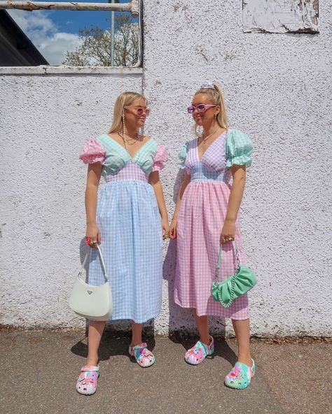 Style With Dress, Styling A Dress, Styling Crocs, Bff Matching Outfits, Pastel Outfits, Pastel Dress, Pastel Outfit, Polly Dress, Wide Trousers