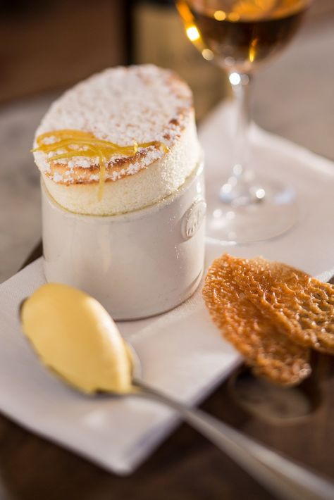 Swan Dessert, Vanilla Souffle Recipes, Vanilla Souffle, Fine Dining Desserts, Souffle Recipes, Lemon Mousse, French Travel, Rainbow Food, Baked Eggs