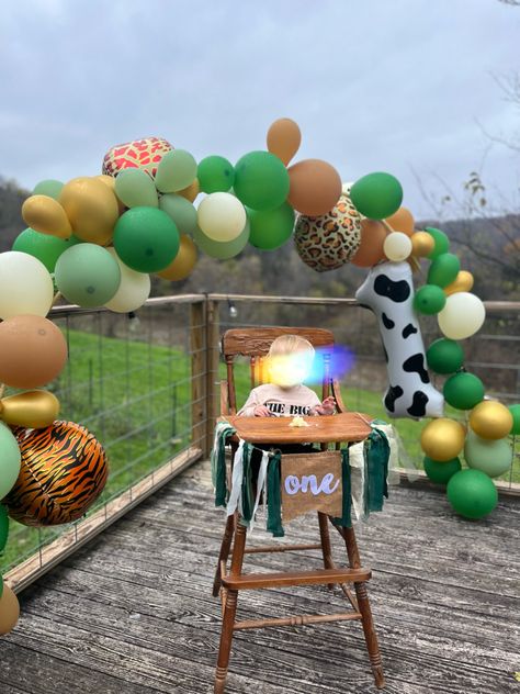 gold & green & animal print balloons Dark Green Banner, 1st Birthday Party Cake, Woodland Decorations, Sage Green And Brown, Brown Balloons, Jungle Balloons, Green Banner, Tropical Theme Party, Girls Party Decorations